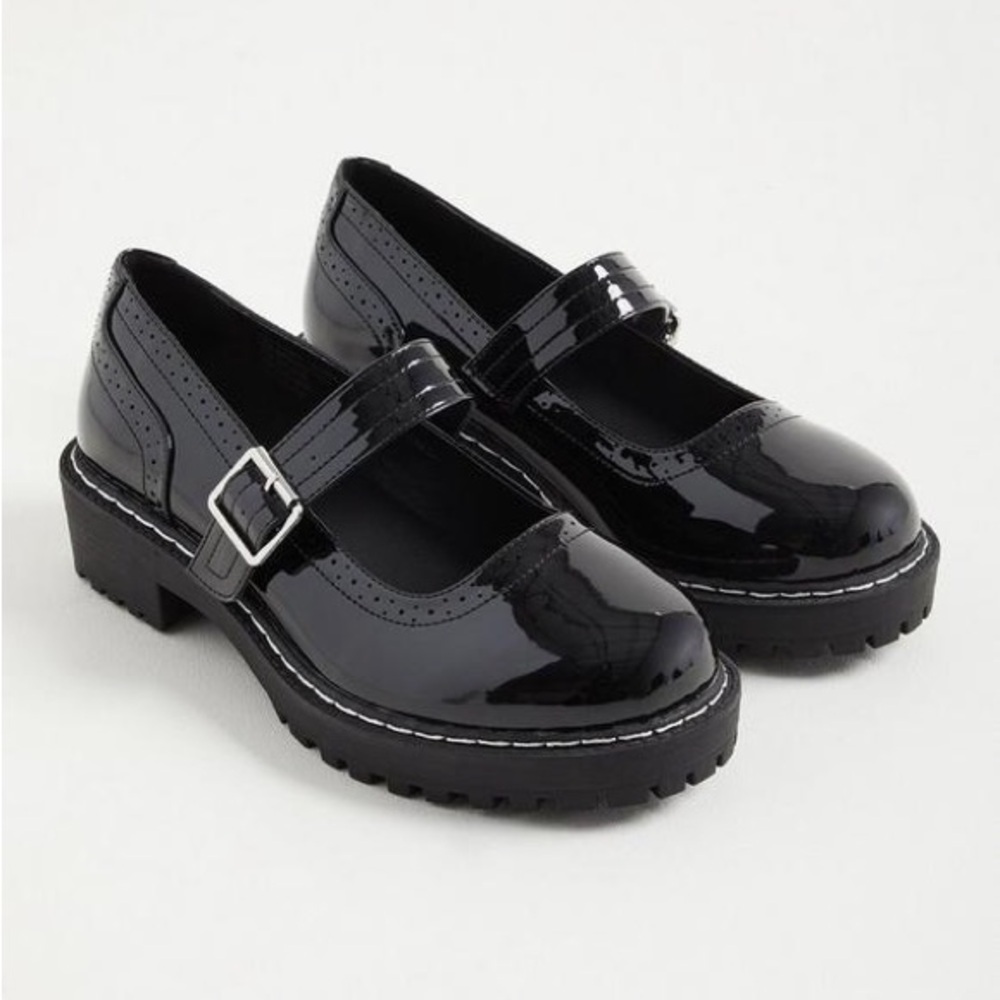 torrid 6.5WW Black Patent Mary Jane Lug Sole Shoes